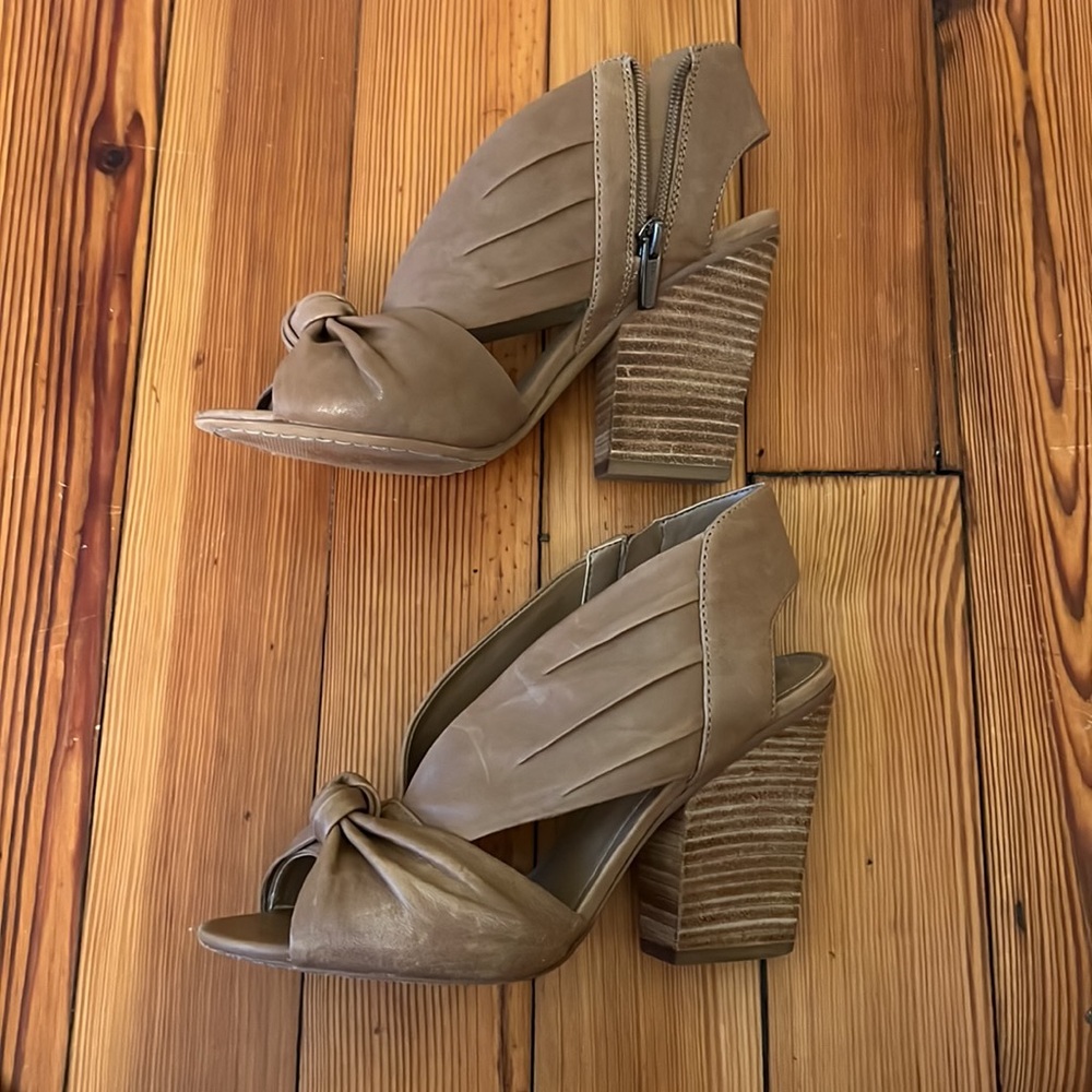 Vince Camuto nude leather Kerra heels size 7.5